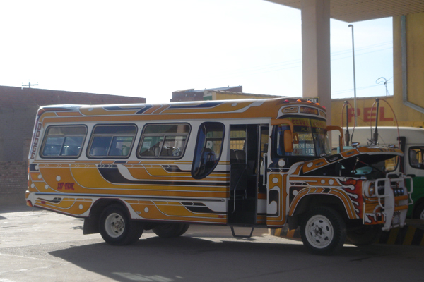 38B - Nuit &agrave; Oruro - un bus collectif